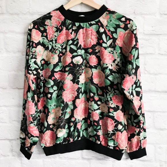 Lovers + Friends Tops - ⭐️$25⭐️ Lovers + Friends Rose Floral Sweatshirt